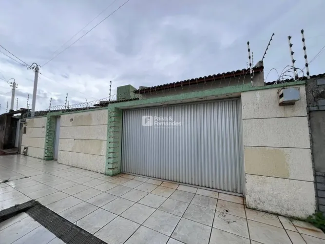 CASA 4/4 SENDO 2 SUÍTES - PITIMBU