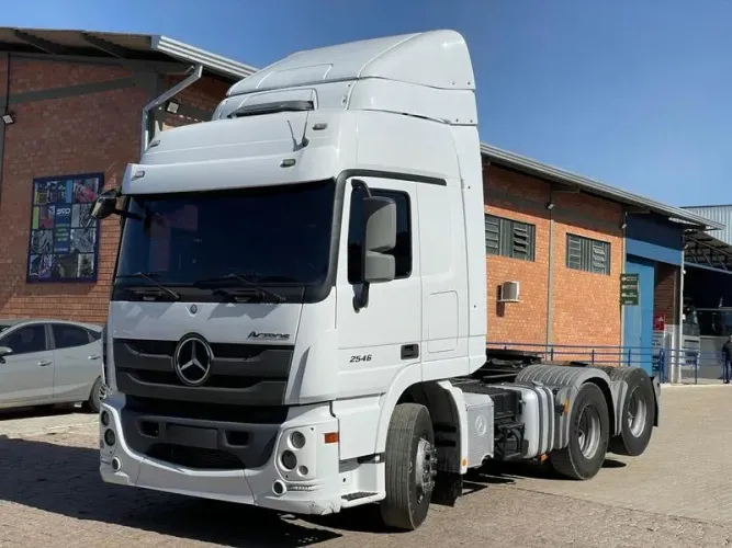 MB ACTROS 2524 6X2 ANO 2018 - COM 820 MIL KM - COM DEFLETOR DE AR + CHAPEU - REPASSE