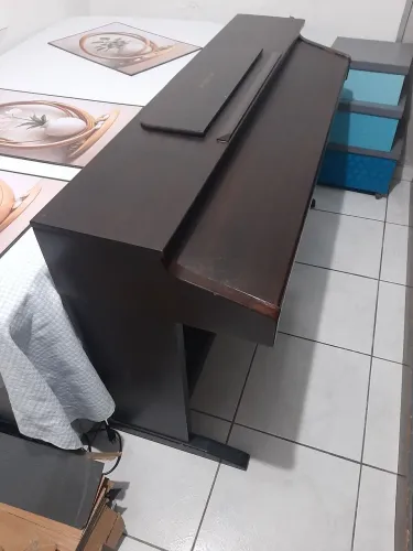 PIANO LINDO SON INCRIVEL TRES PEDAIS
