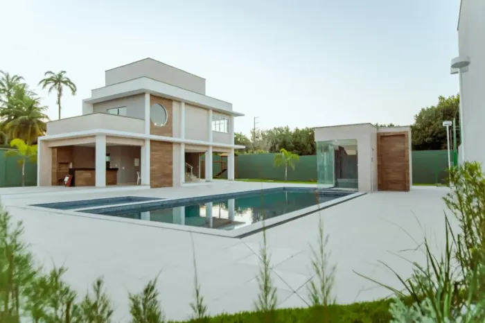 CASA EM CONDOMÍNIO NO EUSÉBIO! AREA DE 105m2 COM EXCELENTE ESPAÇO!
