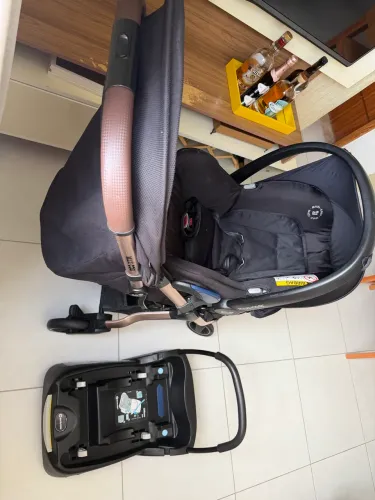 CARRINHO DE BEBE COM BEBÊ CONFORTO EVA MÁXI COSI