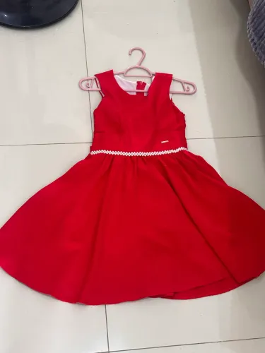 Vendo vestido vermelho