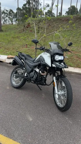 Moto Shineray SHI 175, ano 2025, muito nova e bem conservada.