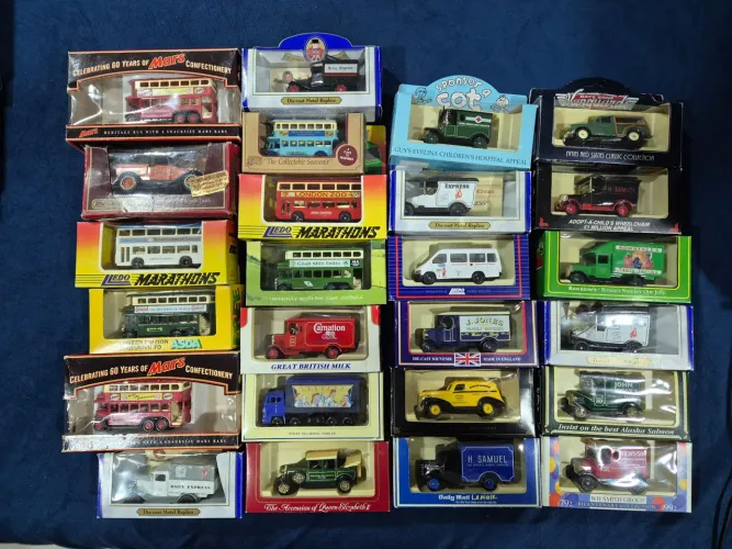 Lote de Miniaturas de Carrinhos de Metal