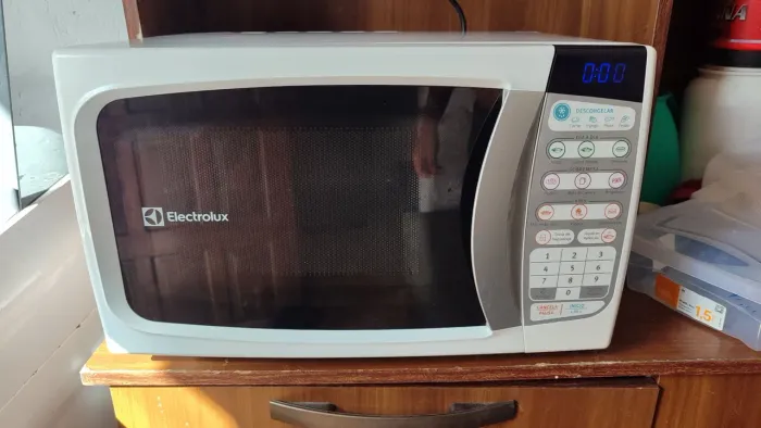 Vendo microondas Electrolux 20 l