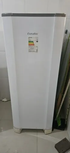 Geladeira Esmaltec