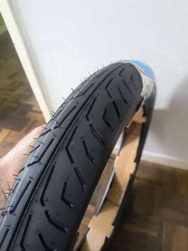 Vende-se pneu sem câmara