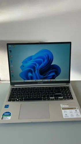VENDO!! URGENTE!! Notebook Asus Vivobook 16 X1605VA