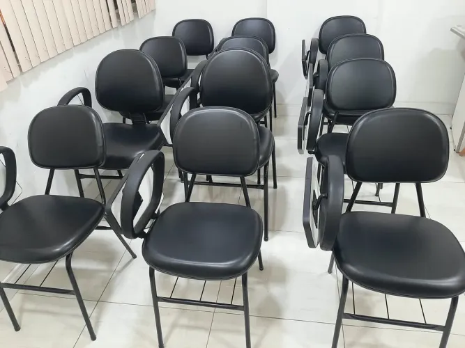 12 Cadeiras Universitárias Retráteis - Escolares - Excelente Estado