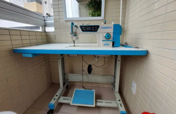Máquina de costura industrial Reta modelo Lumak