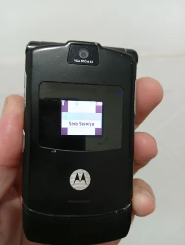 Celular Motorola V3 antigo ligando