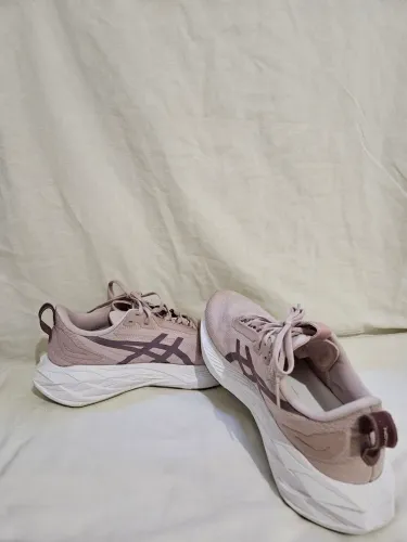 Tênis Asics Novablast 4 n.39