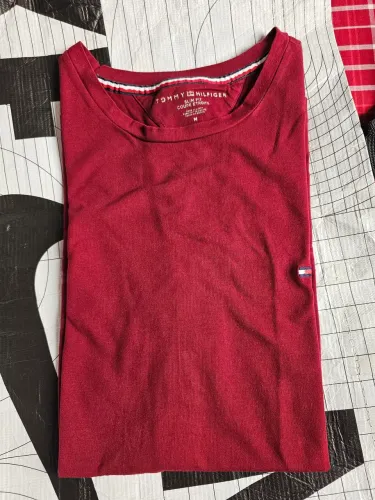 Camiseta Tommy Hilfiger original - vermelha