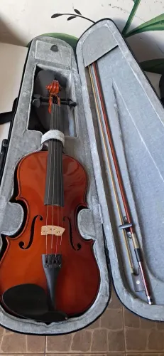 ?Violino Vogga VON144 4/4 - Completo com Estojo, Arco e Espaleira
