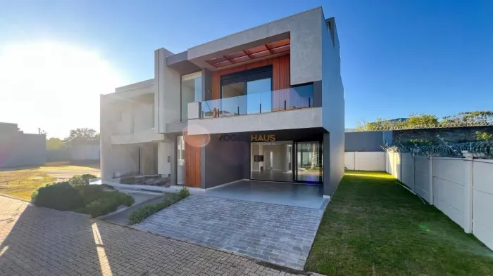 Casa em Condomínio à venda em Cachoeirinha - Central Park - 3 suítes REF: 4500