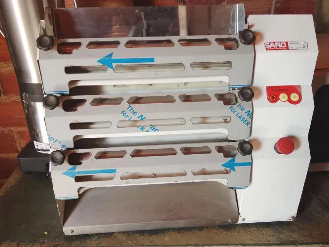 Cilindro Laminador Elétrico Industrial SARO para Massas - Triplo