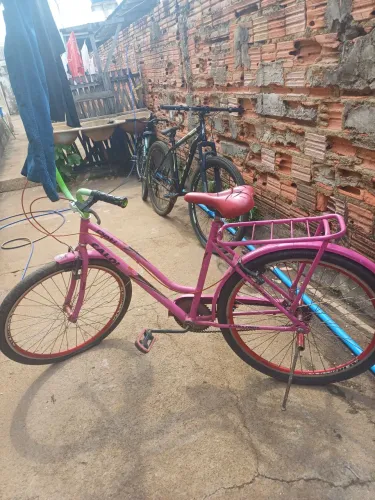 Vendo bicicleta 300 , 260 pra vim buscar 