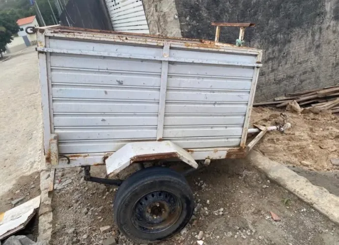 Vendo reboque emplacado 