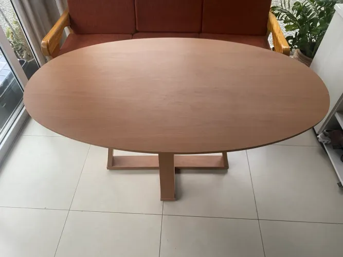 Mesa de jantar em mdf Oval