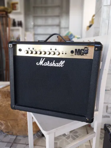 Amplificador Marshall MG30FX 