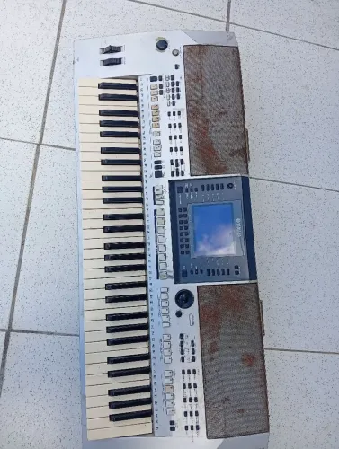 Vendo um teclado Yamaha PSR 710