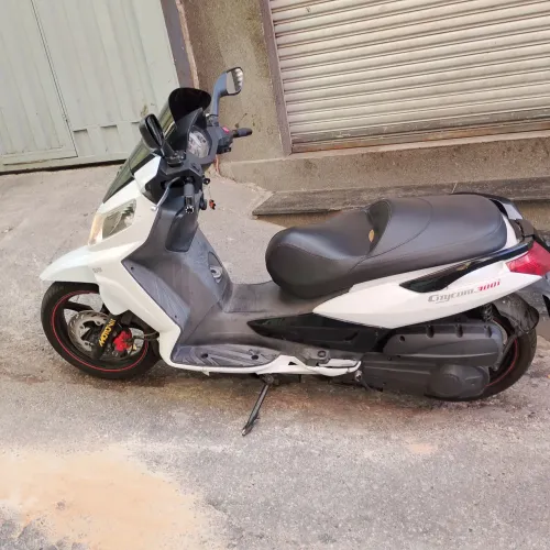 Moto impecável