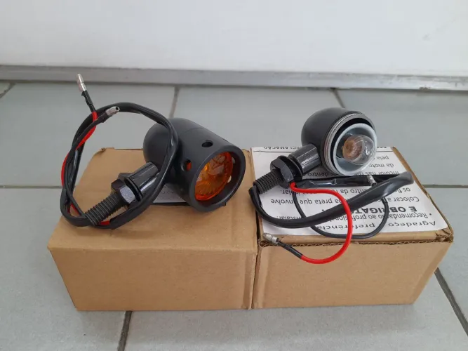 Pisca Custom Preto - 1 ok e 1 sem lente