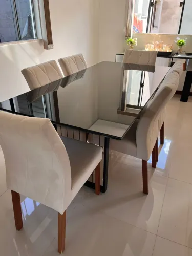 Mesa com 6 cadeiras 