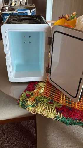 Mini geladeira 