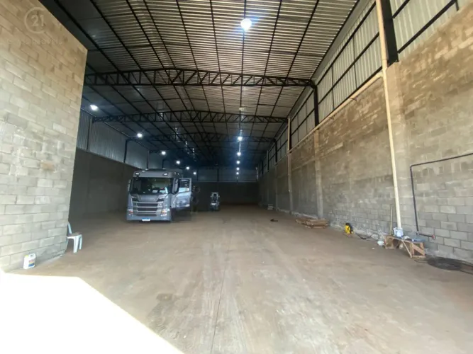 Barracão para alugar em Londrina, Industrial, com 1200 m²