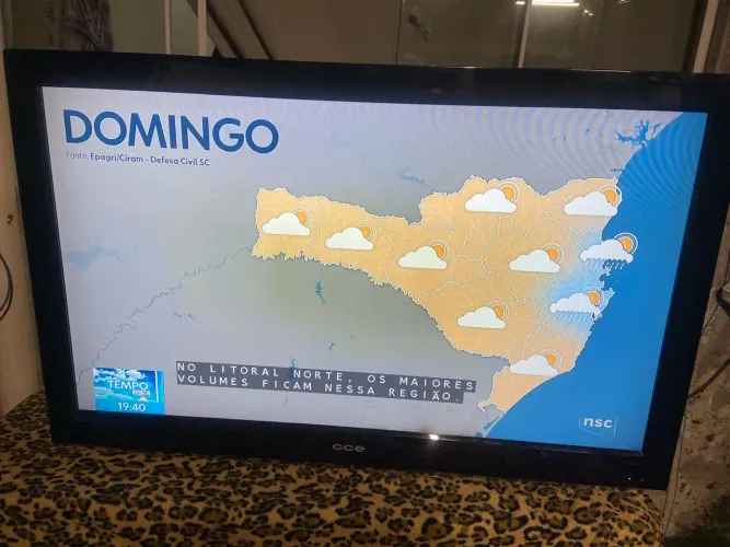 Tv cce 43? com tvbox Android smart tv