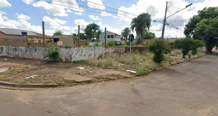 Terreno com 500 m² a venda no Monte Castelo