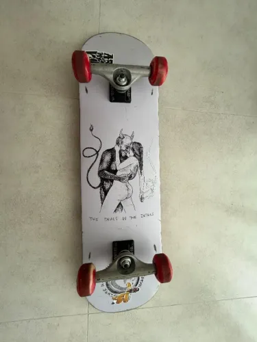 Skate Completo Custom (Foundation / Revenge / Faith) - Pouco Usado
