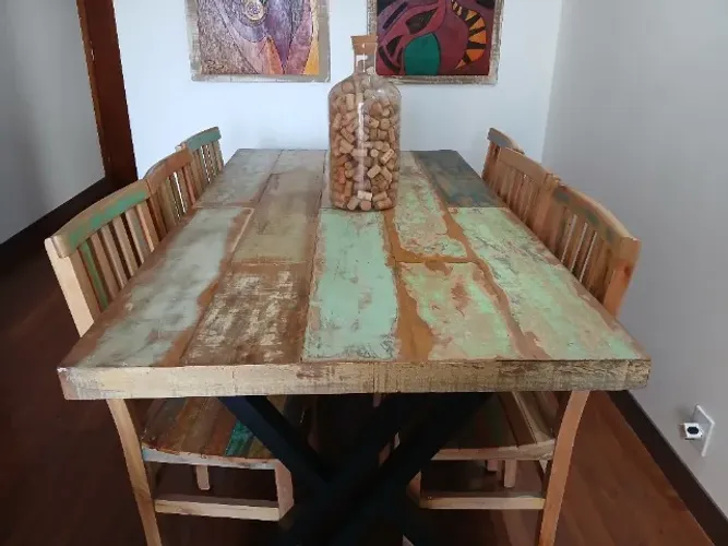 Mesa de jantar com 6 cadeiras madeira de demolição