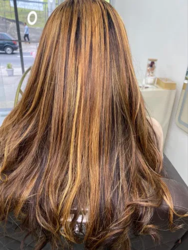 Cabelo humano 43 cm e 200 Gr , morena iluminada, na tela