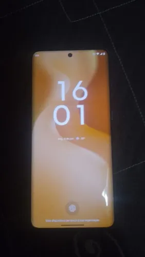 Vendo celular Moto Edge 60 fusion, menos de 1 ano de uso , sem marcas de uso.