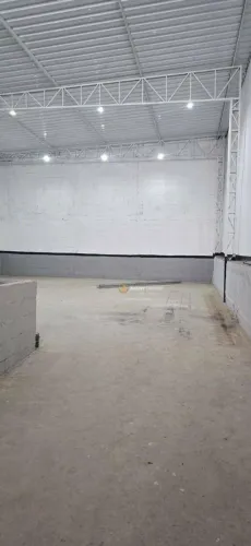 Galpão para alugar, 200 m² por R$ 5.000,00/mês - Rocha Miranda - Rio de Janeiro/RJ