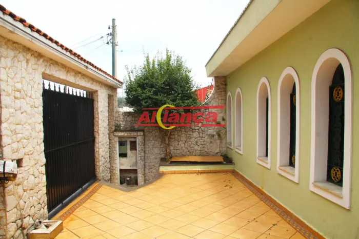 SOBRADO 170m²,COM 3 QUARTOS SENDO 1 SUITE PARA LOCAÇÃO NO VILA ROSALIA - GUARULHOS - SP R$