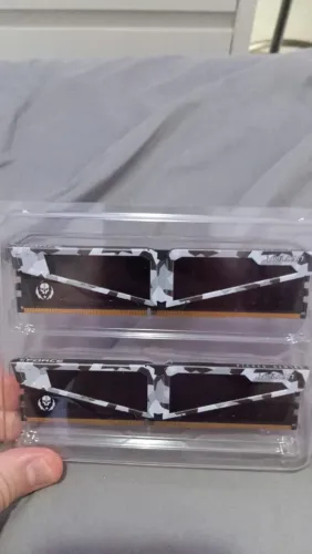 2 Memórias 8g ddr4 3200