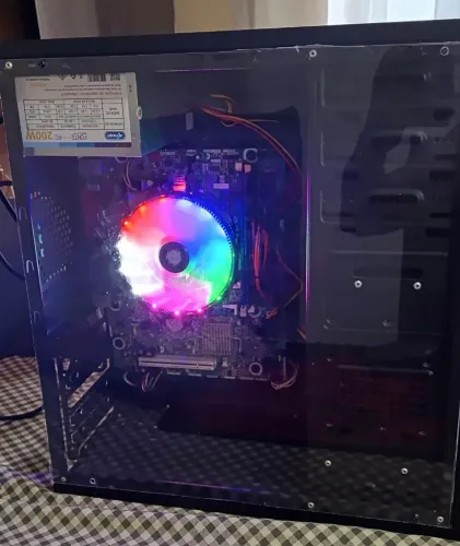 COMPUTADOR COM PROC QUAD CORE E COOLER RGB FUNCIONANDO PERFEITAMENTE