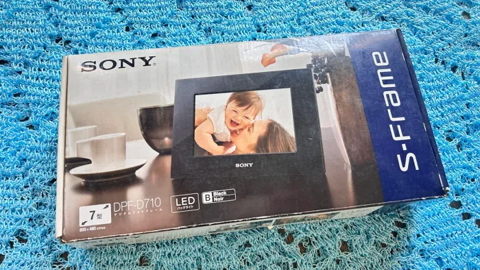Porta-retrato digital Sony S-Frame DPF-D710