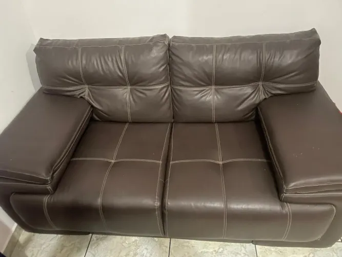 Sofá Couro puro marrom