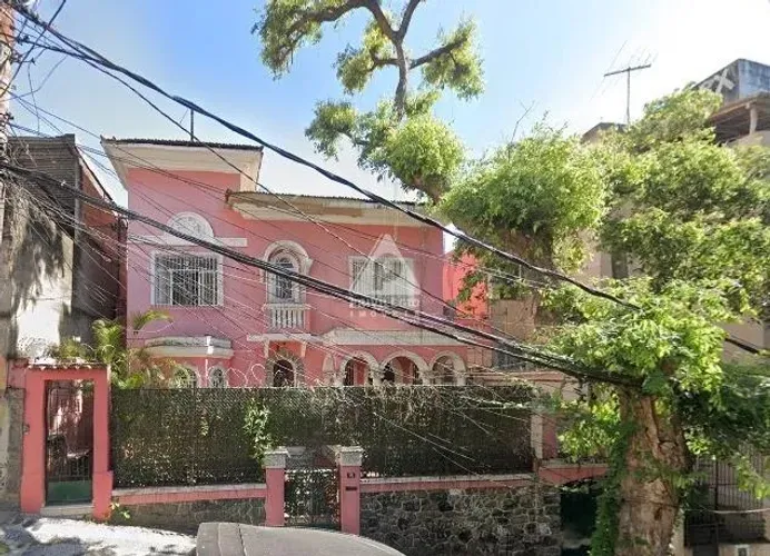 Casa à venda em Santa Teresa, próximo aos Arcos da Lapa