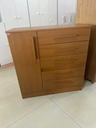 Cômoda 5 gavetas e uma porta novos na caixa fazemos entrega grátis
