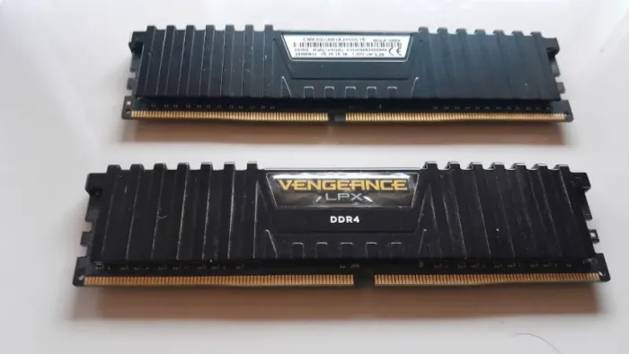 Memória RAM Corsair ddr4 2x4GB 2400MHz
