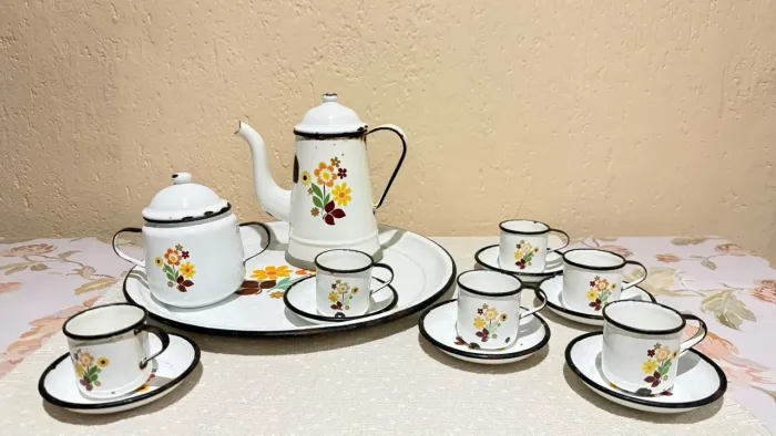 Venda de xícaras e conjunto de café.