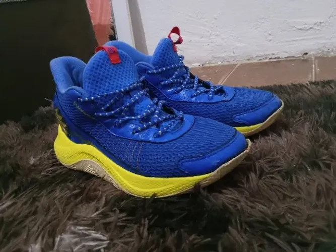 TENIS DE BASQUETE (CURRY 3Z7)