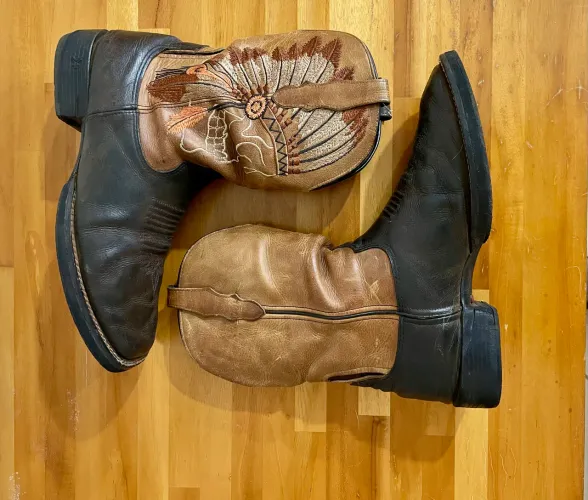 Botas texanas Goyazes preta em couro legítimo em perfeito estado de conservação