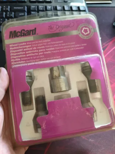 Kit Anti-furto de Rodas + Trava de Estepe McGard Fiat (Punto, Palio, Uno, Idea, Argo, etc)