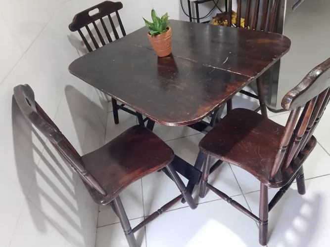 Mesa com 4 Cadeiras!!!!